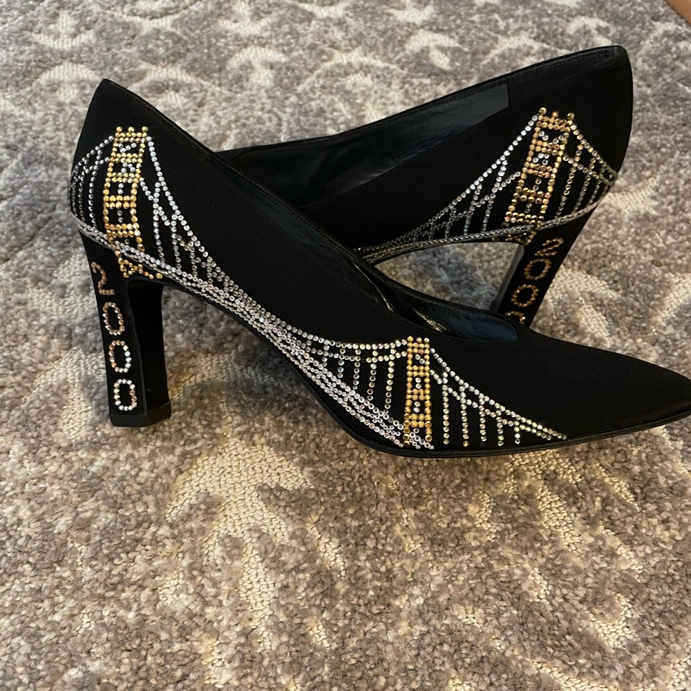 RARE New Years Eve, Happy New Year Millennium Collection Brooklyn Bridge heels